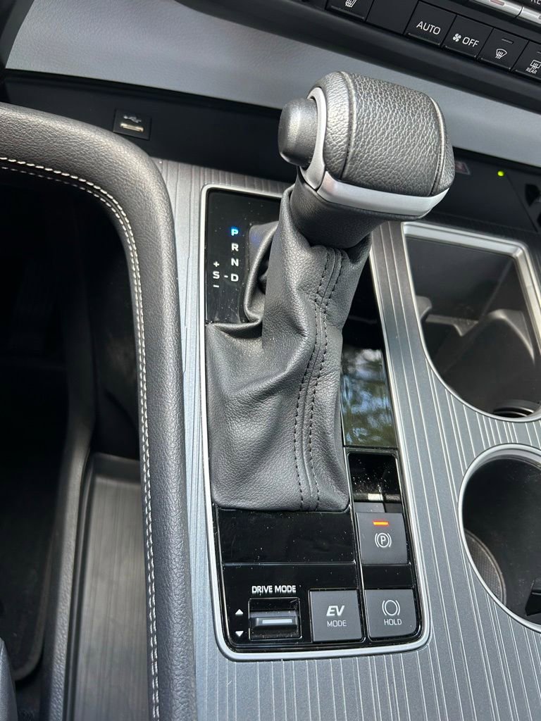 Used 2025 Toyota Sienna XLE FWD image 28