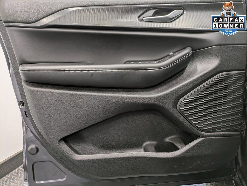 Used 2024 Jeep Grand Cherokee Altitude image 8