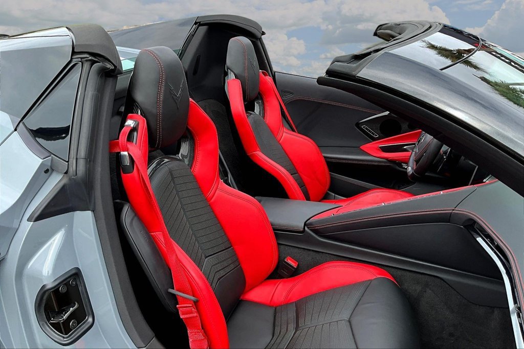 Used 2025 Chevrolet Corvette Z06 w/ Stealth Interior Trim Package RWD image 29
