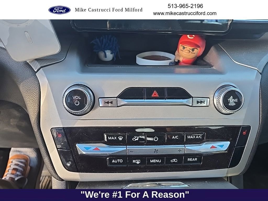 Used 2022 Ford Explorer XLT w/ Equipment Group 202A image 9