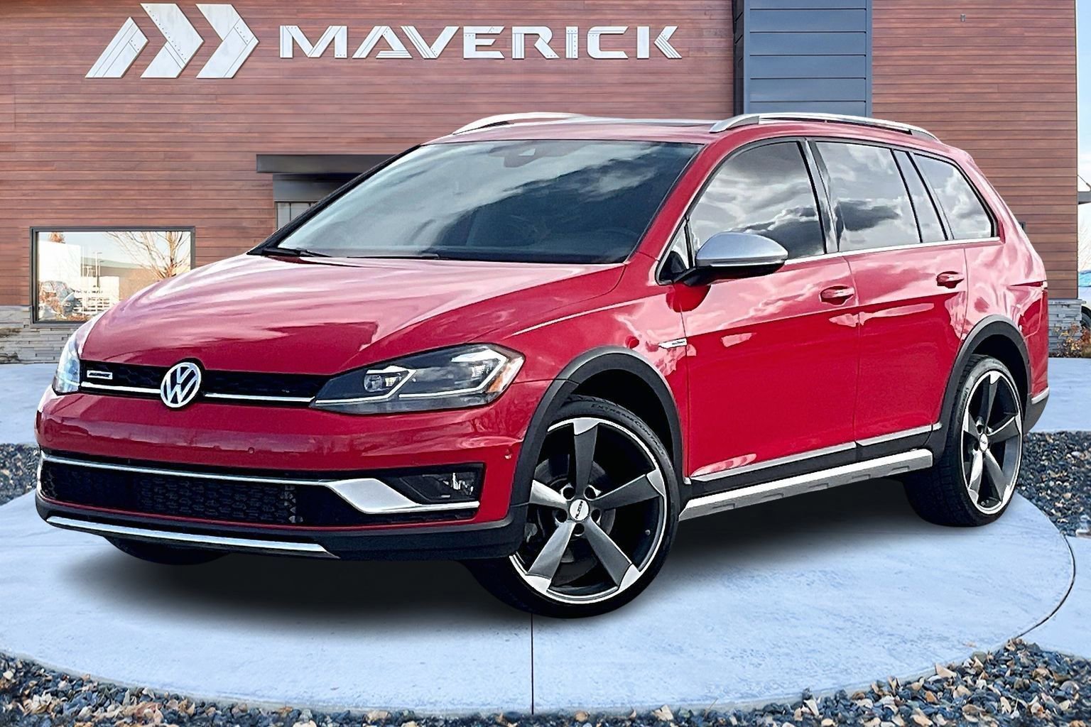 Used 2019 Volkswagen Golf Alltrack SEL image 3