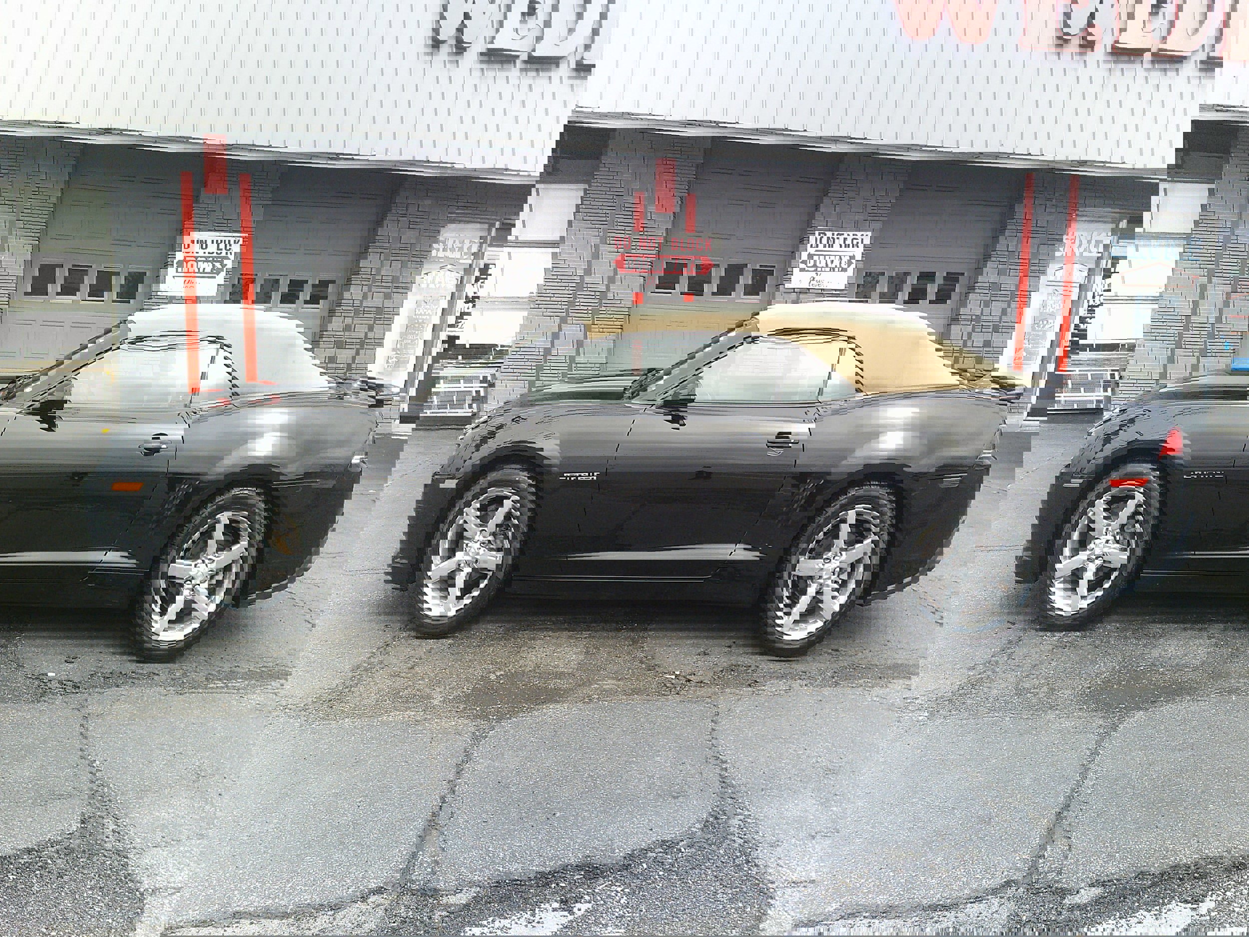 Used 2014 Chevrolet Camaro LT RWD image 3