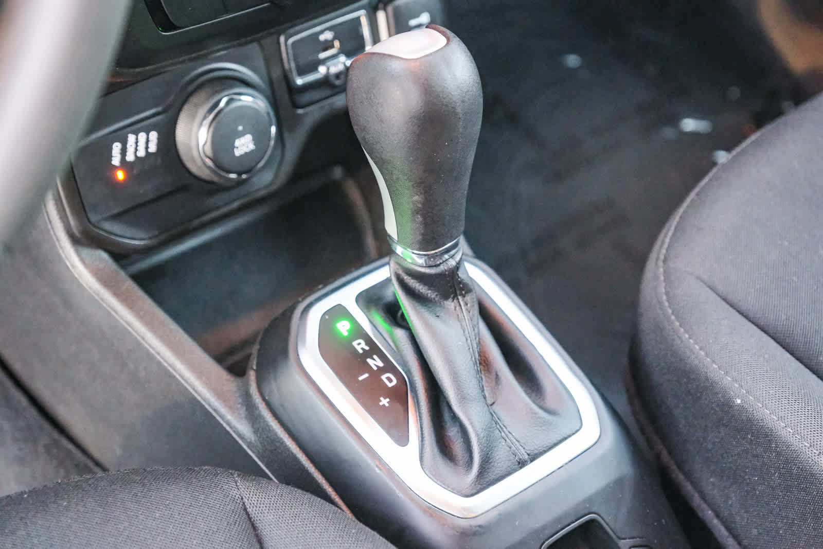 Used 2023 Jeep Renegade Latitude AWD/4WD image 21