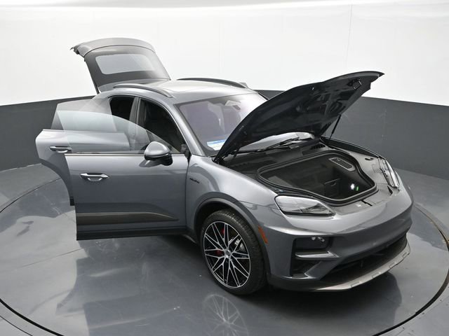 New 2025 Porsche Macan Turbo Electric AWD/4WD image 37