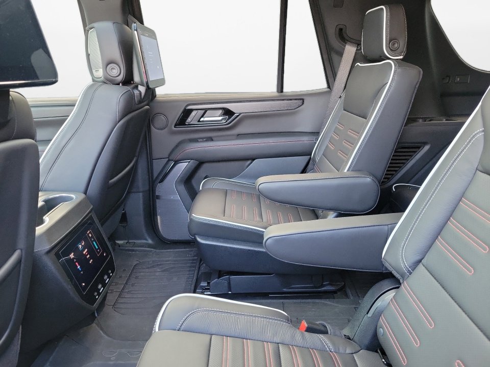 Used 2025 GMC Yukon AT4 Ultimate image 13