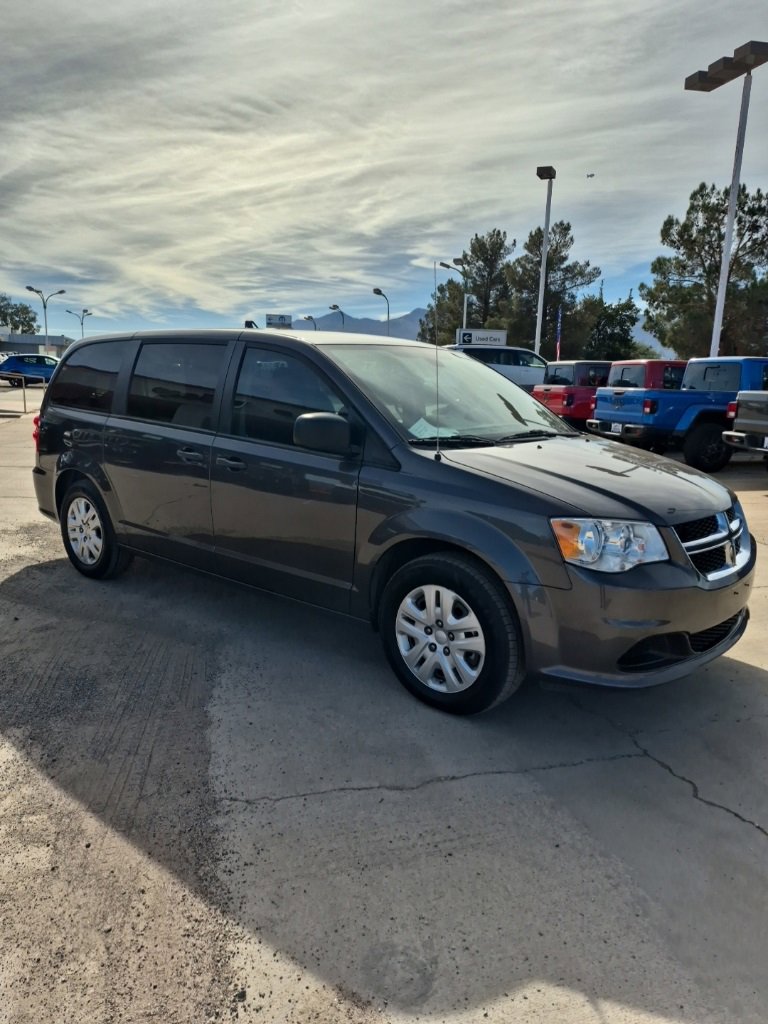 Used 2020 Dodge Grand Caravan SE w/ UConnect Hands-Free Group image 3