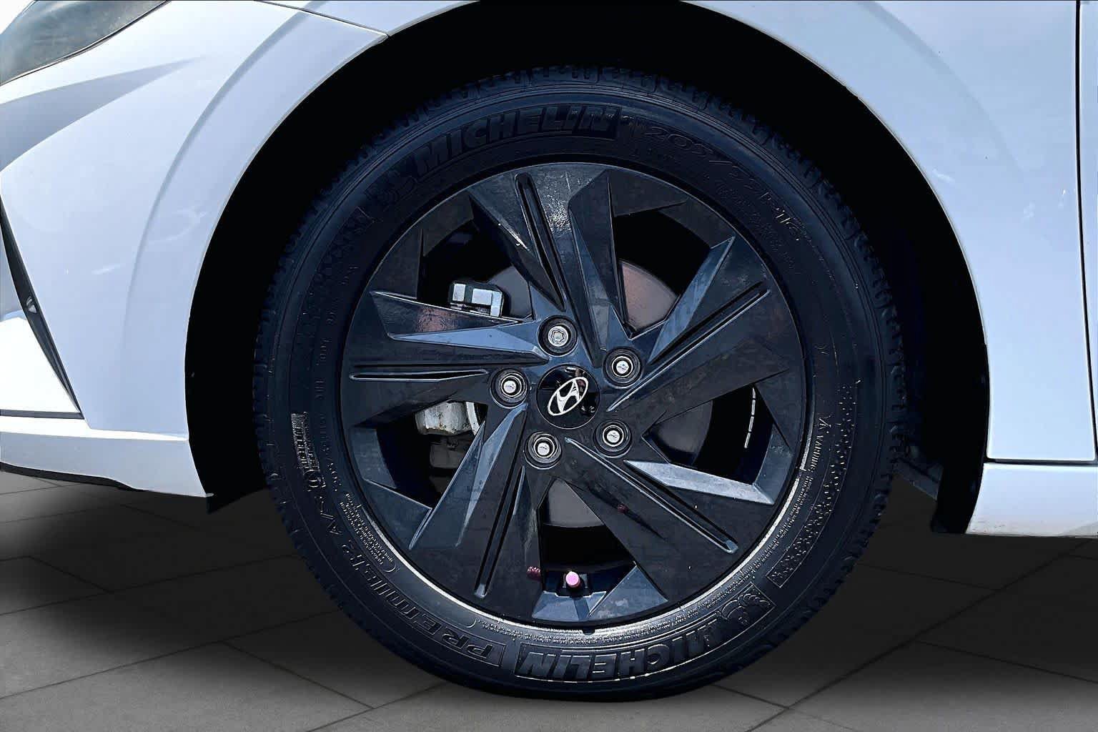 Used 2022 Hyundai Elantra Blue FWD image 11
