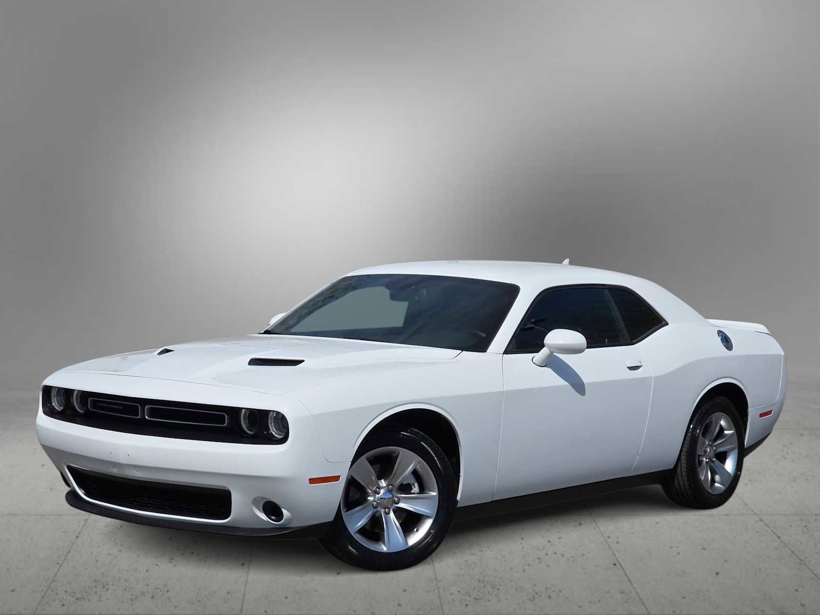 Used 2022 Dodge Challenger SXT image 1