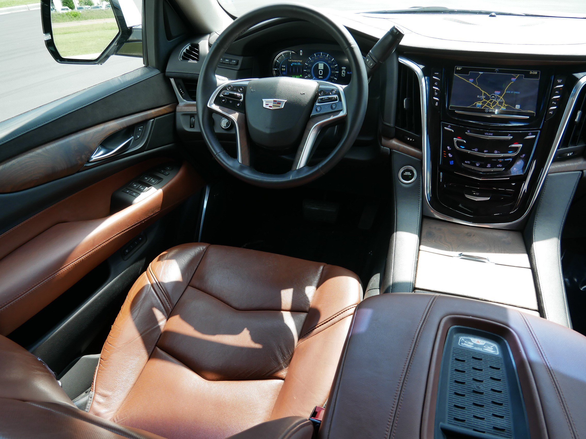Used 2017 Cadillac Escalade ESV Premium Luxury AWD/4WD image 7