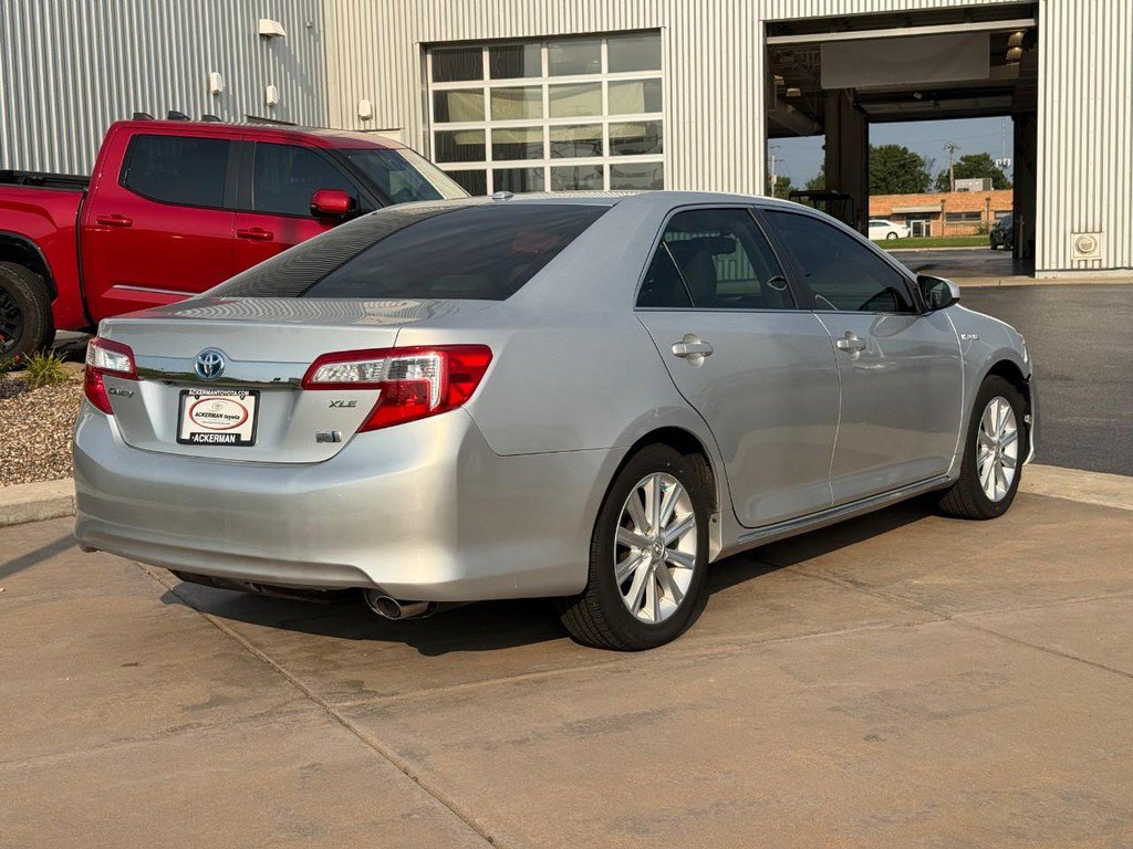 Used 2014 Toyota Camry XLE w/ Leather Package FWD image 5