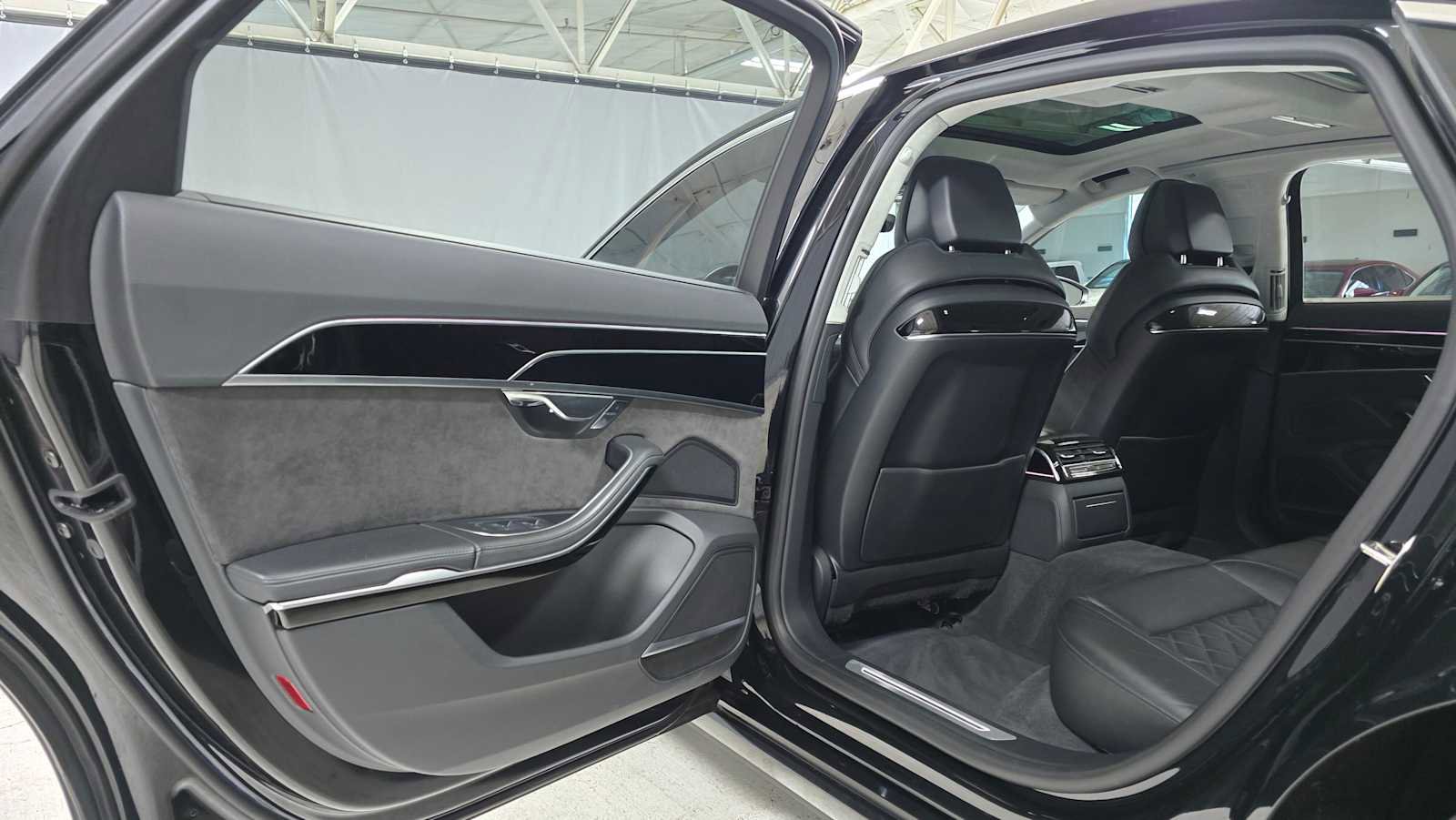 Used 2020 Audi S8 L w/ S8 Executive Package AWD/4WD image 15