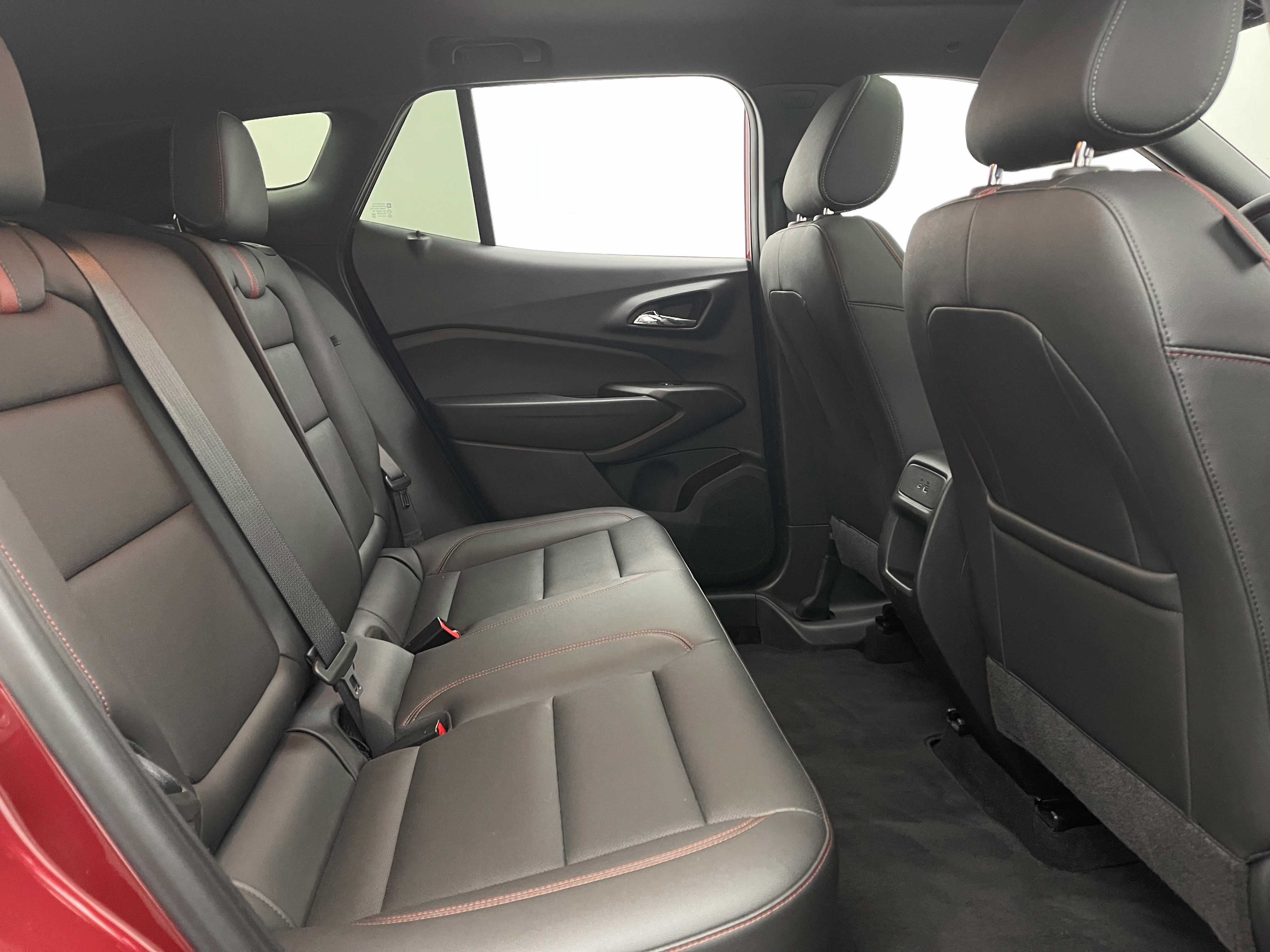 Used 2024 Chevrolet Trax RS w/ Sunroof Package FWD image 36