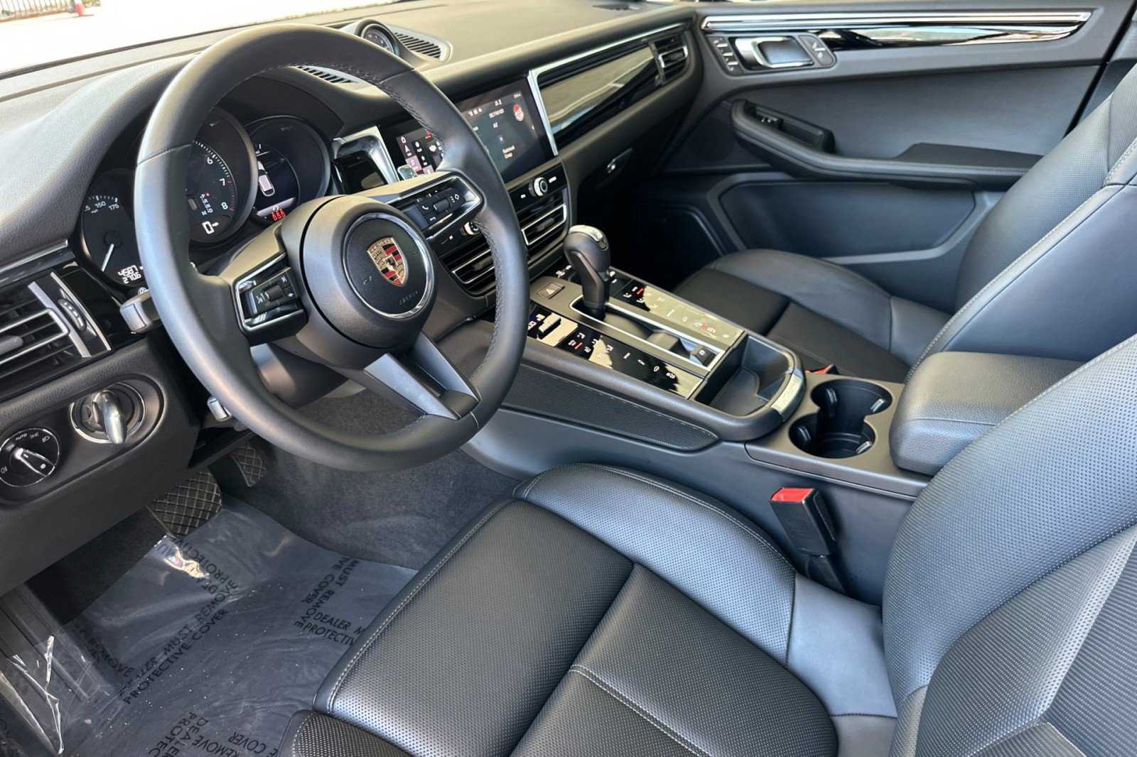 Used 2025 Porsche Macan AWD/4WD image 4