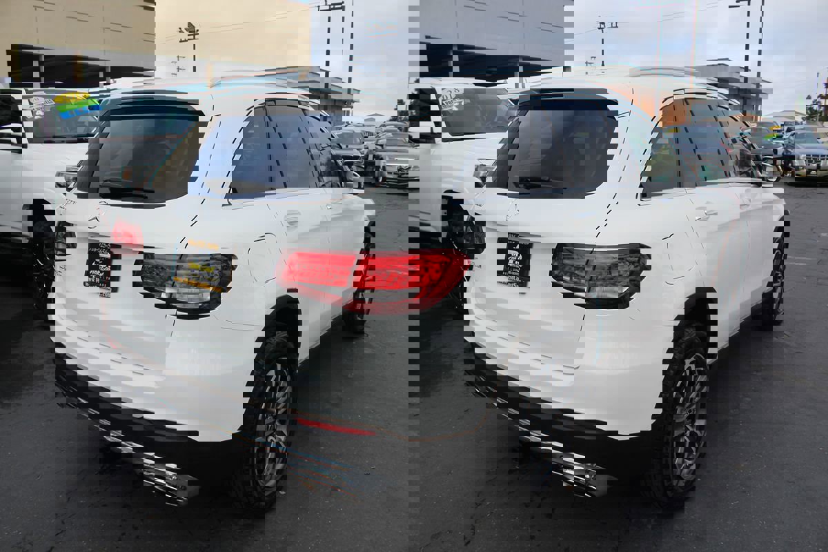 Used 2019 Mercedes-Benz GLC 300 w/ Premium Package image 7