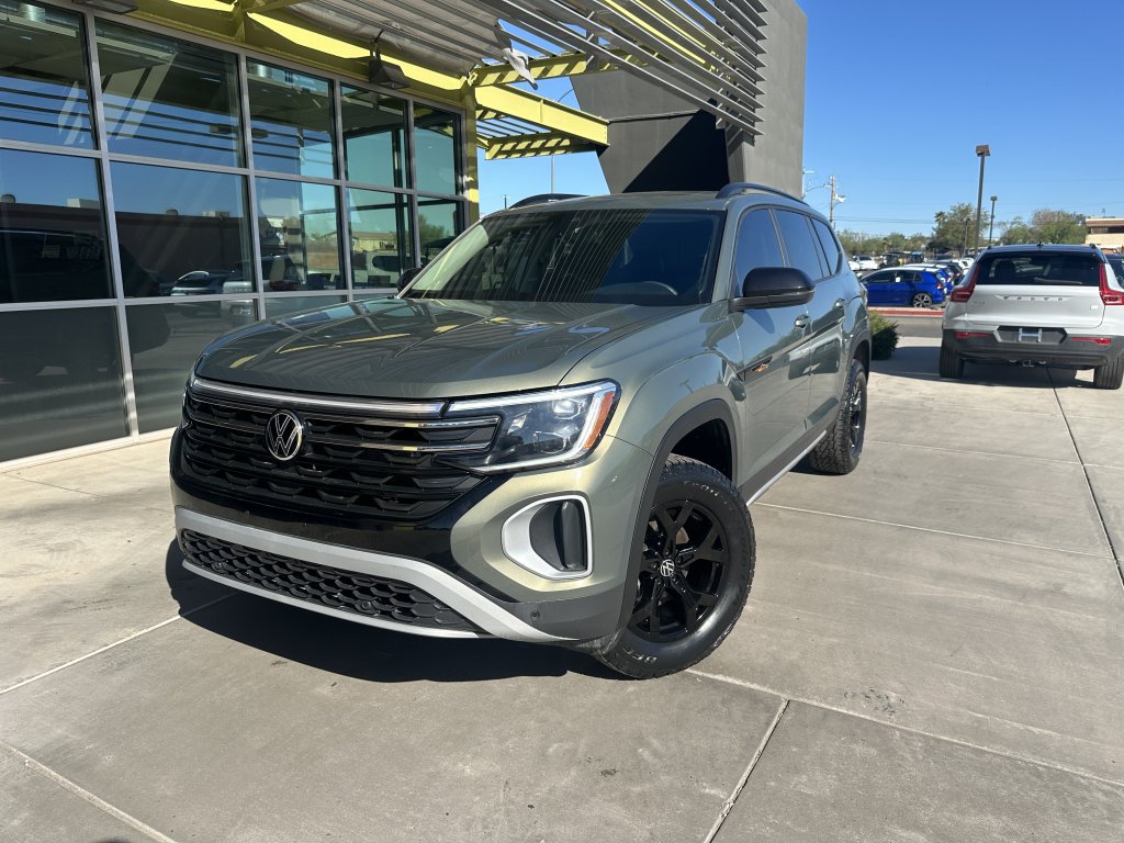 Used 2024 Volkswagen Atlas Peak Edition SE AWD/4WD image 2