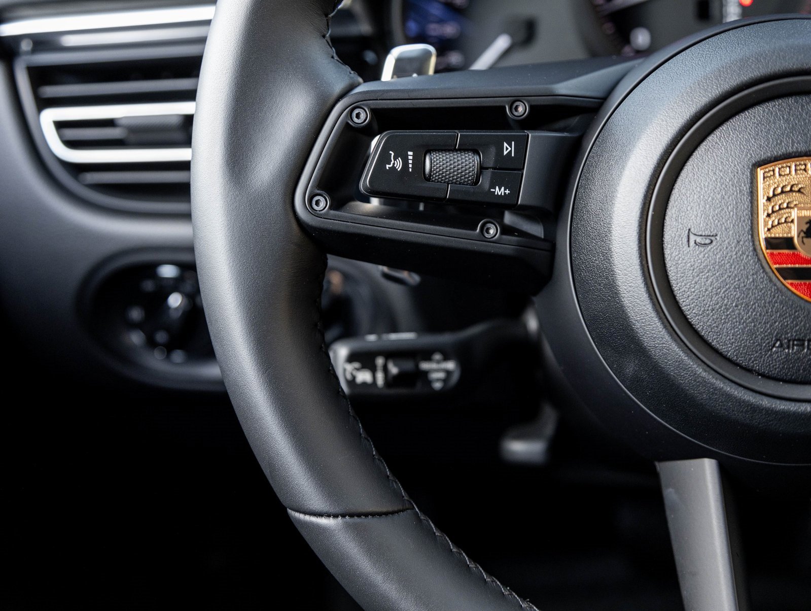 Certified 2026 Porsche Macan image 15