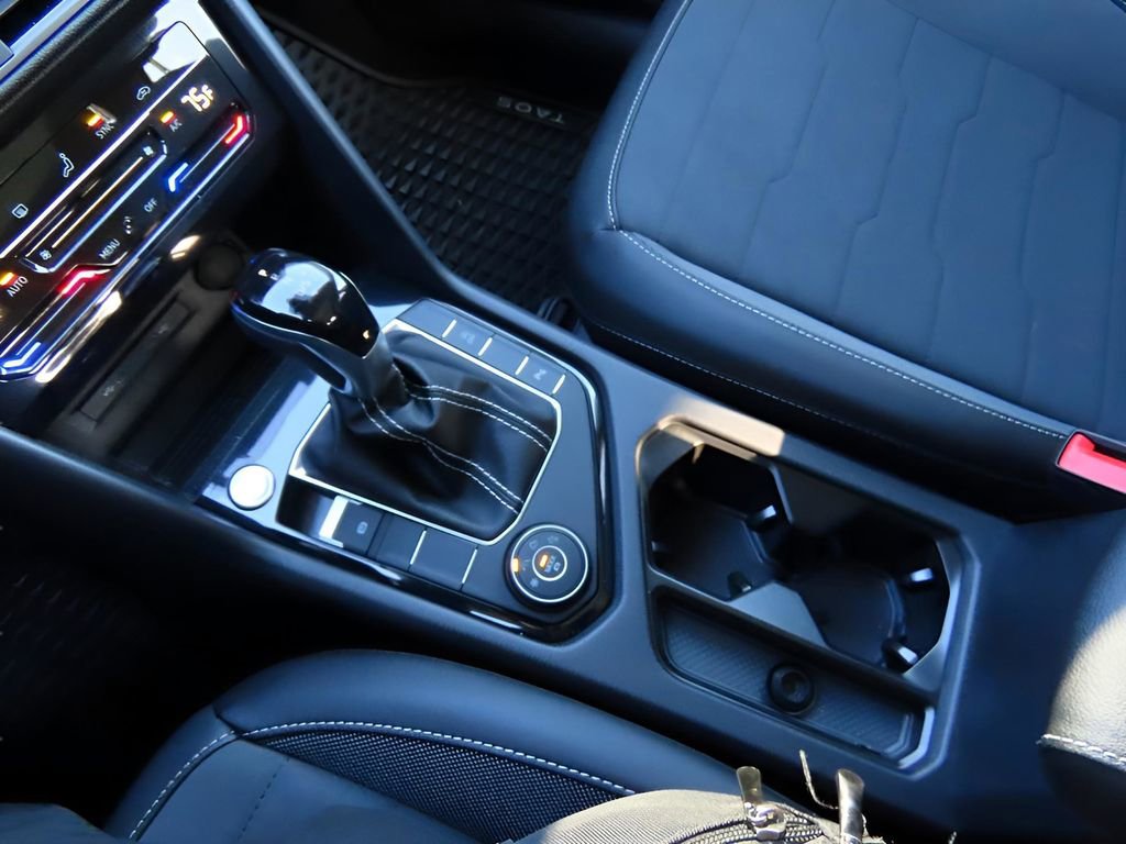 New 2025 Volkswagen Taos SE image 27