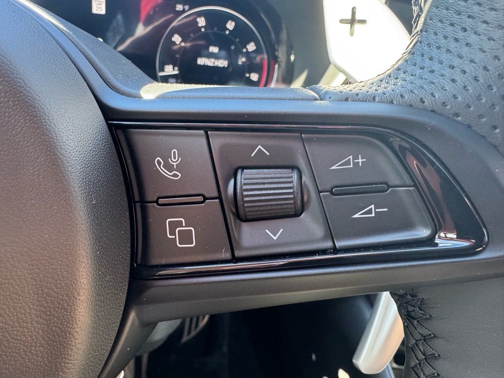 New 2025 Alfa Romeo Giulia AWD w/ Veloce Package AWD image 27