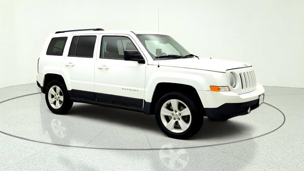 Used 2014 Jeep Patriot Latitude AWD/4WD image 3