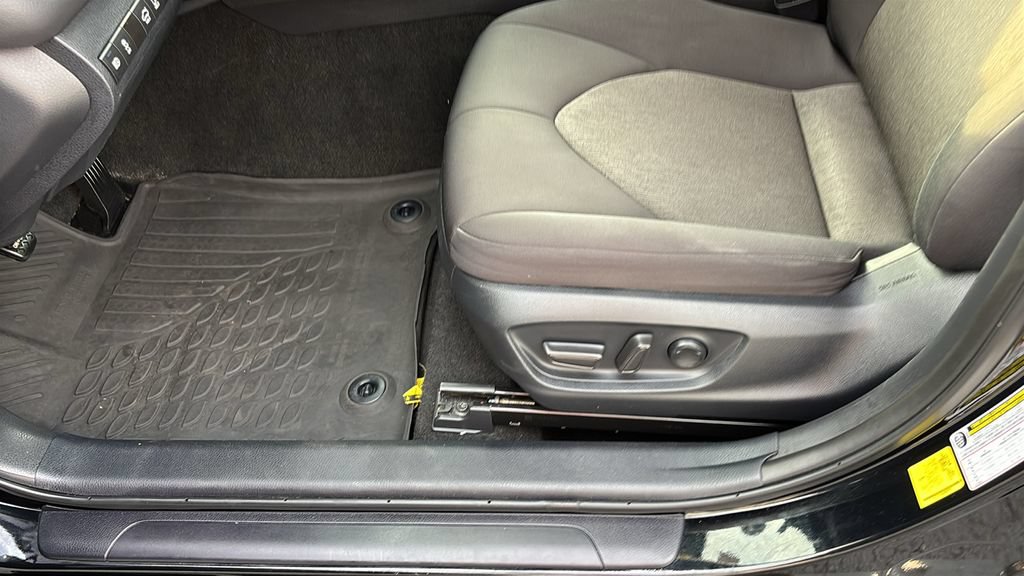 Used 2024 Toyota Camry LE FWD image 23