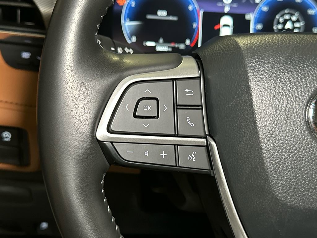 Used 2023 Toyota Highlander Platinum FWD image 30