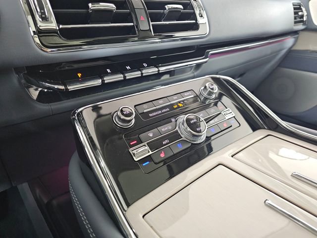 Used 2020 Lincoln Navigator Black Label w/ Cargo Convenience Package image 33