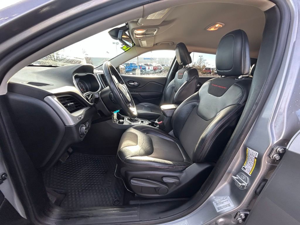Used 2015 Jeep Cherokee Trailhawk image 12