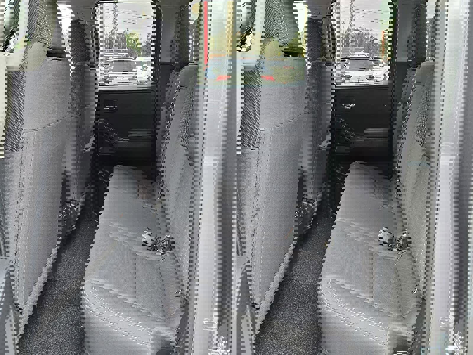 Used 2024 Nissan Frontier SV w/ SV Convenience Package image 4