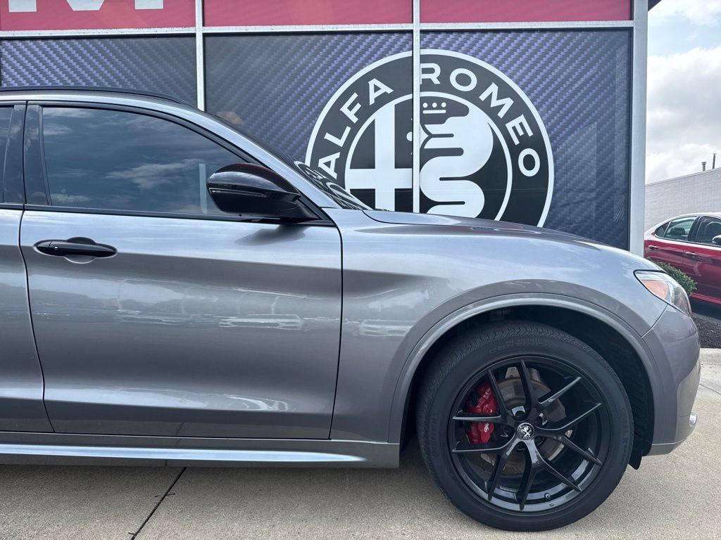 Used 2021 Alfa Romeo Stelvio Ti w/ Nero Edizione AWD/4WD image 3