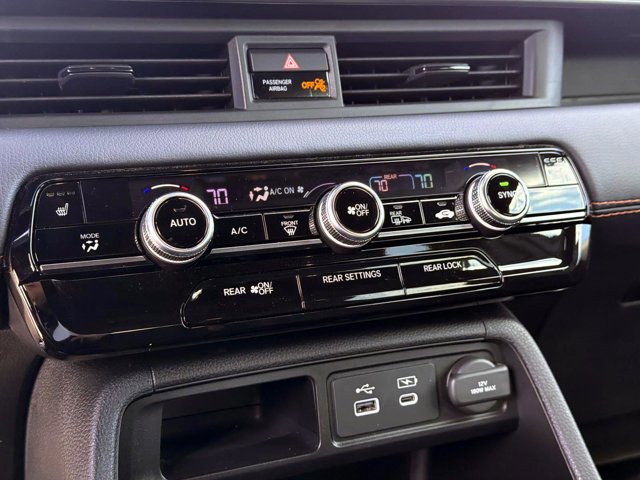 Used 2025 Honda Pilot TrailSport image 22