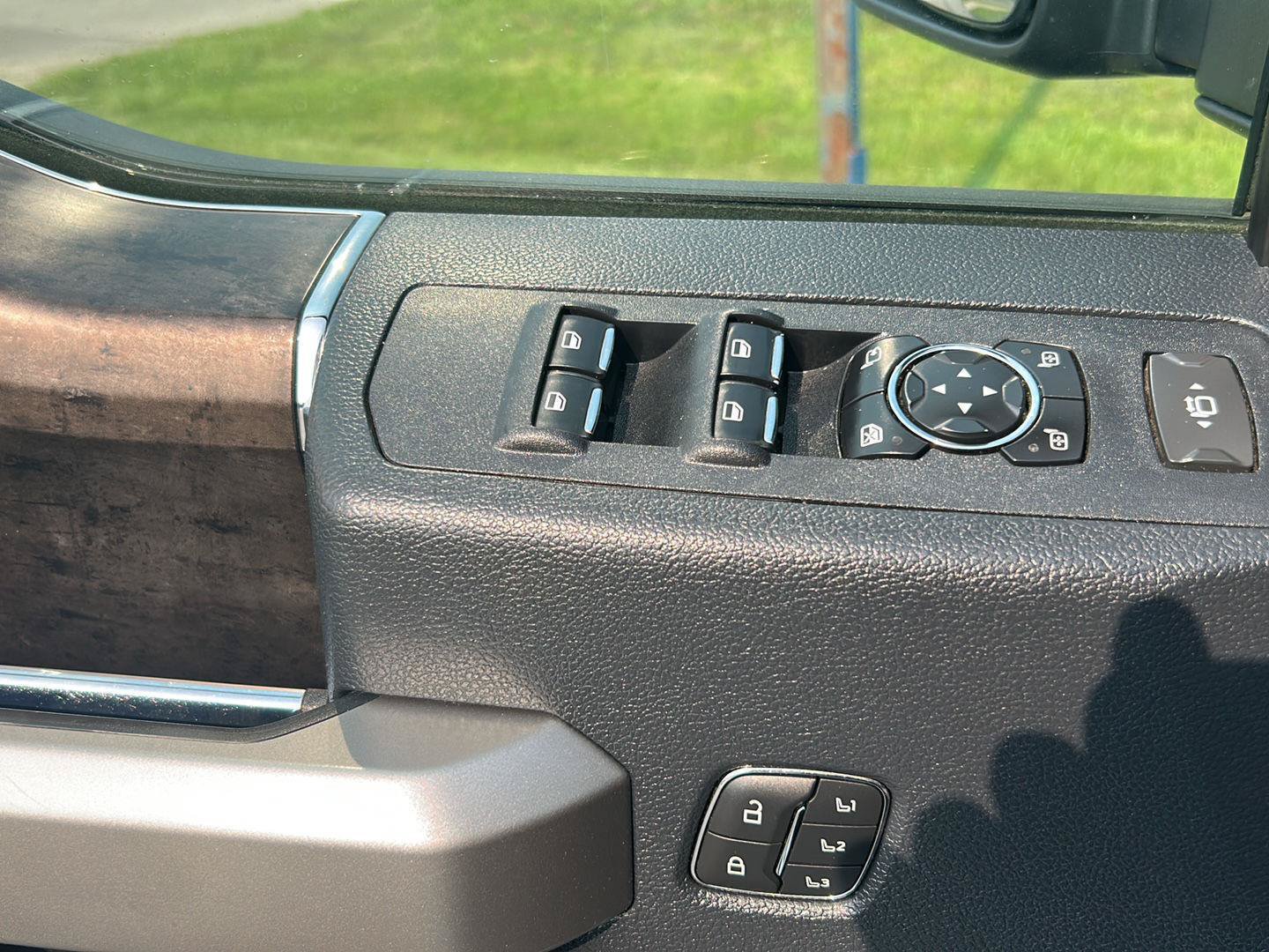 Used 2022 Ford F350 Lariat w/ Lariat Ultimate Package AWD/4WD image 26