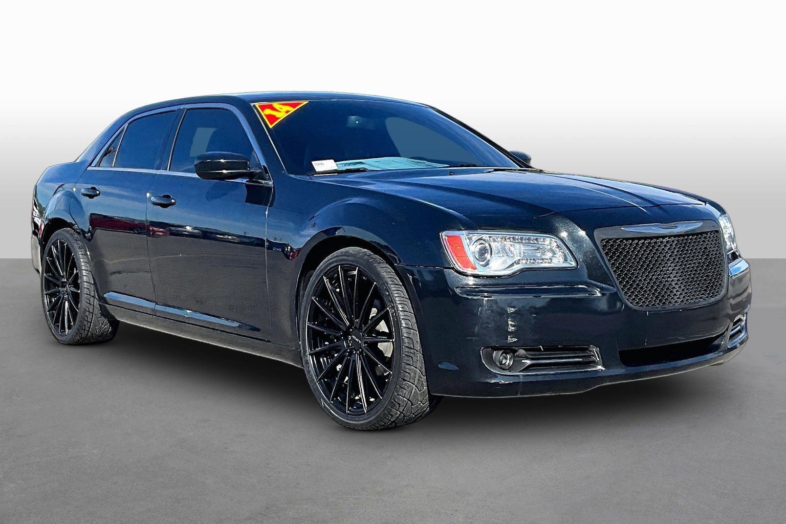 Used 2014 Chrysler 300 w/ Driver Convenience Group RWD image 9