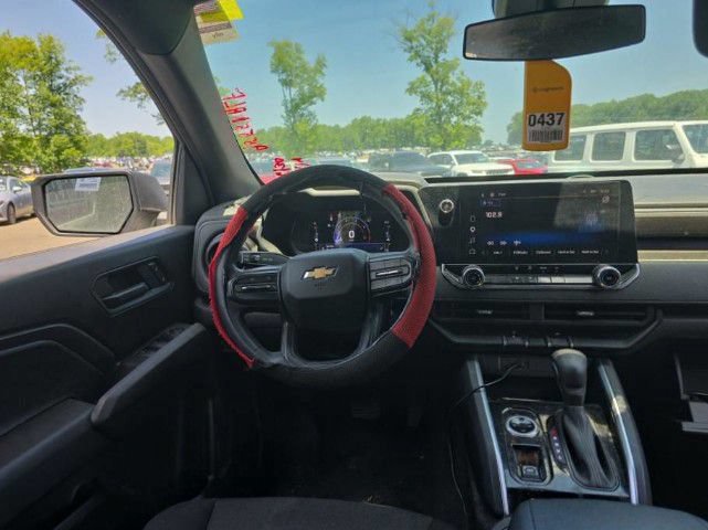 Used 2023 Chevrolet Colorado W/T w/ Advanced Trailering Package AWD/4WD image 2