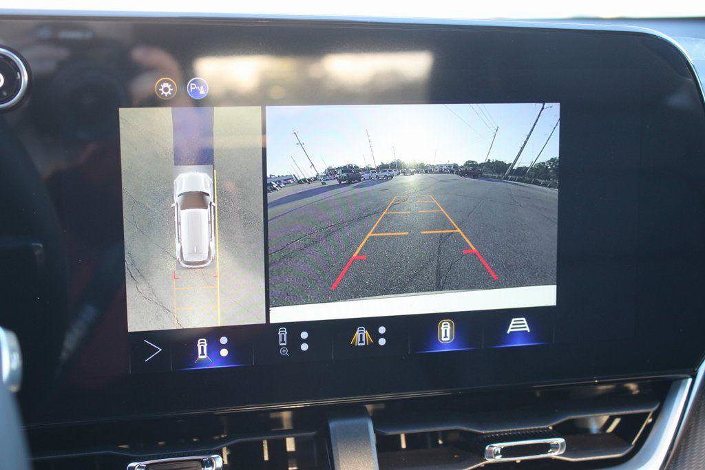 New 2026 Chevrolet Equinox LT w/ Convenience Package II image 16