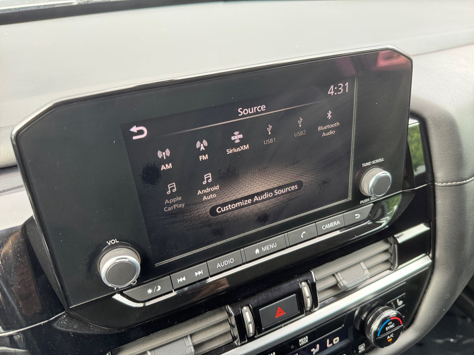 Used 2024 Nissan Pathfinder SV FWD image 19