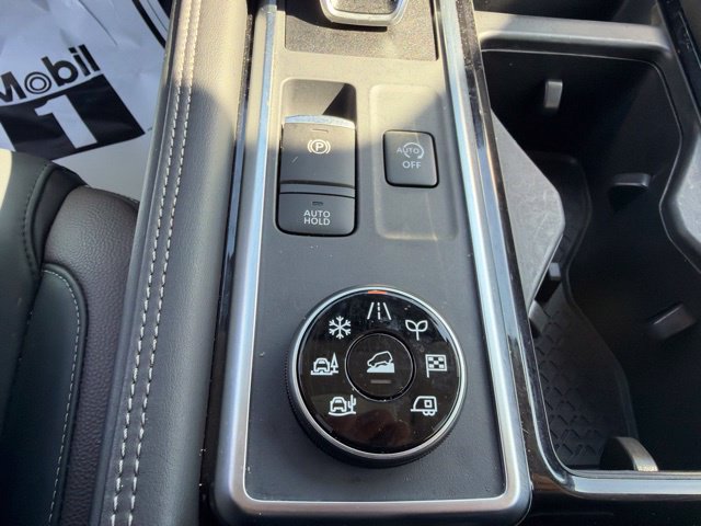 Used 2025 Nissan Pathfinder Platinum AWD/4WD image 24