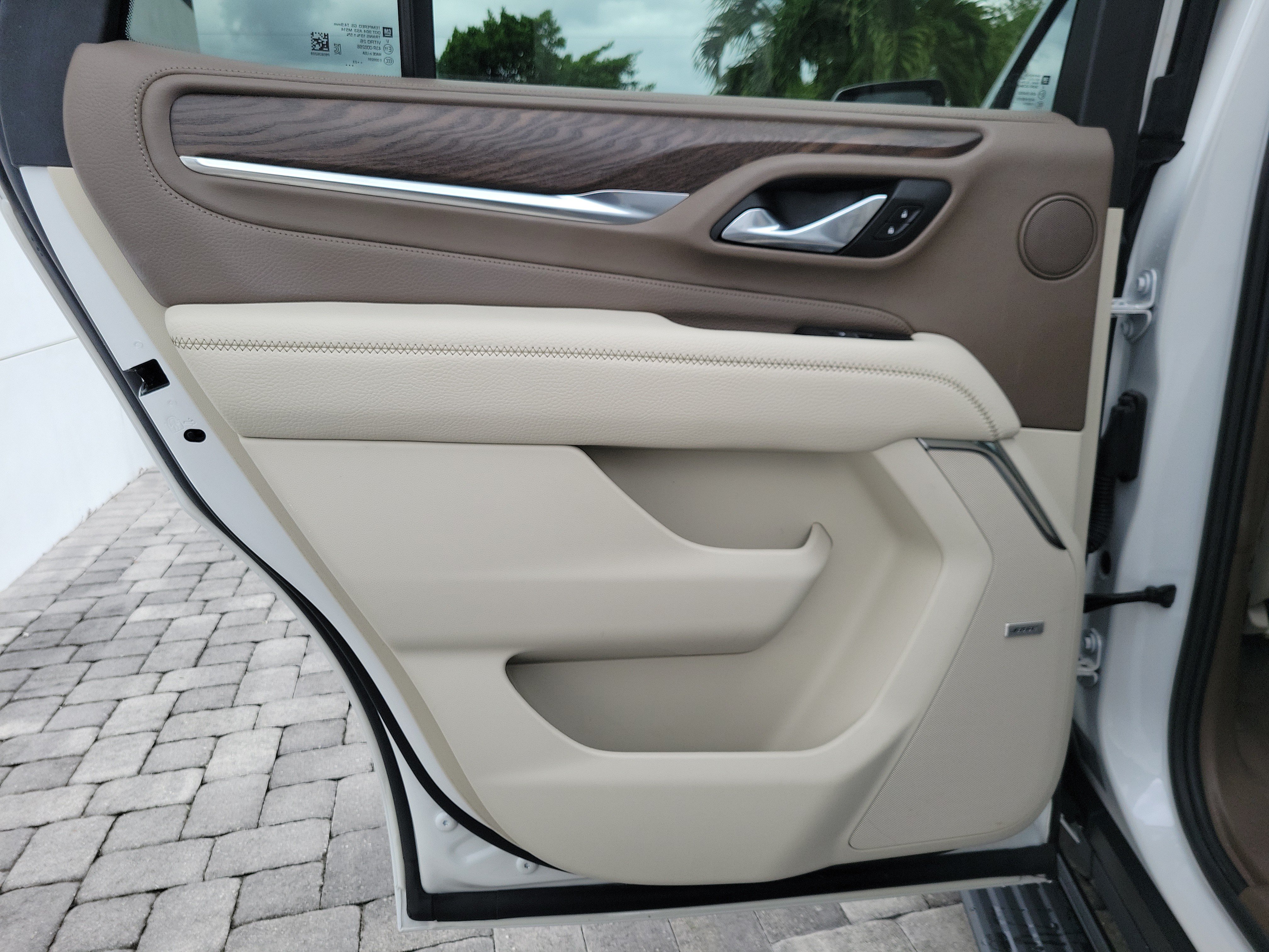 Used 2023 GMC Yukon Denali w/ Denali Reserve Package RWD image 16