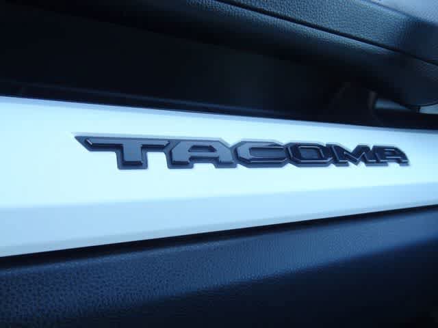 Used 2024 Toyota Tacoma TRD Off-Road AWD/4WD image 31