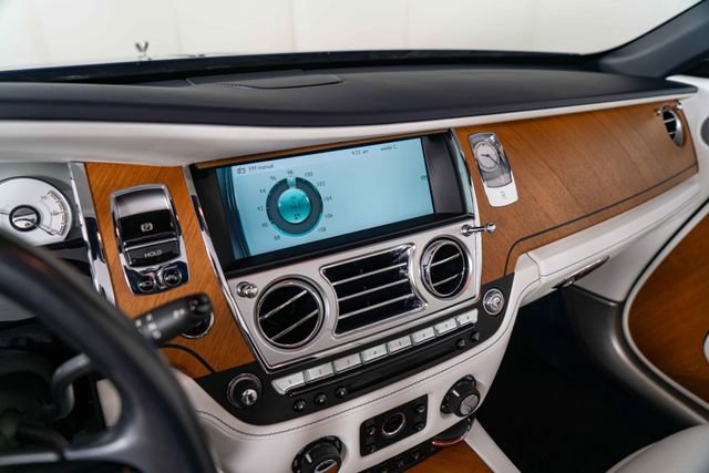 Used 2017 Rolls-Royce Dawn image 22