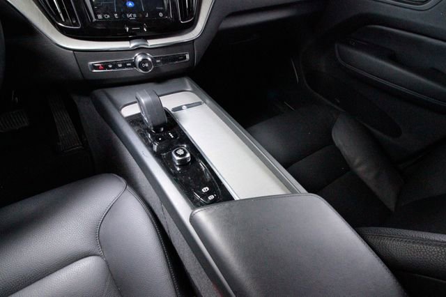 Certified 2025 Volvo XC60 B5 Plus image 9