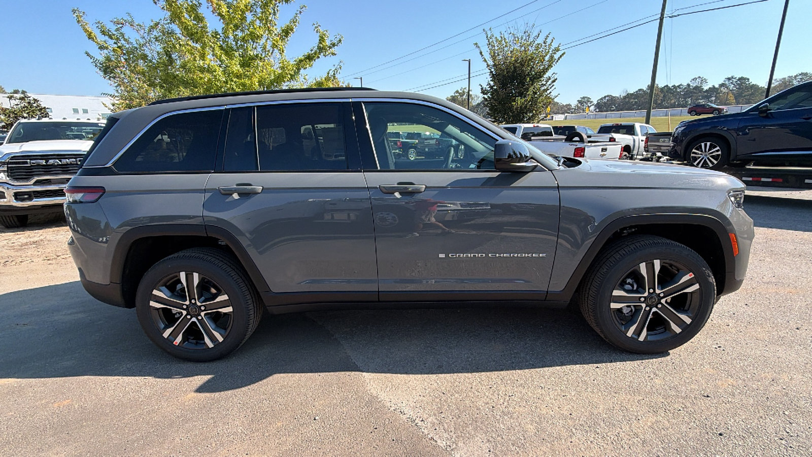 New 2027 Jeep Grand Cherokee Laredo X AWD/4WD image 7