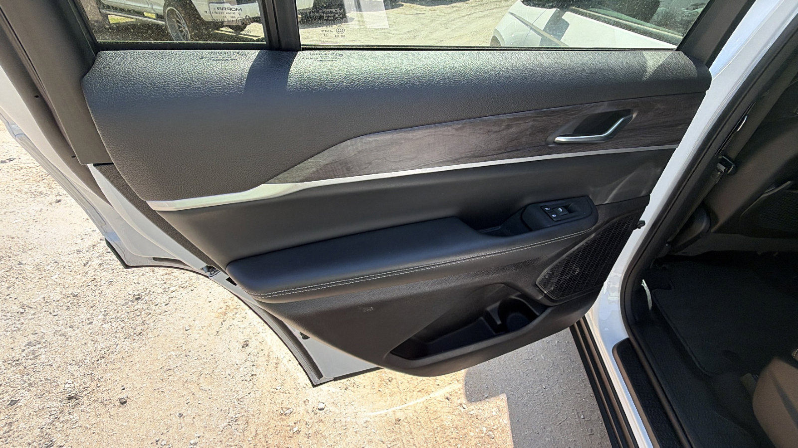 Used 2024 Jeep Grand Cherokee L Limited image 23