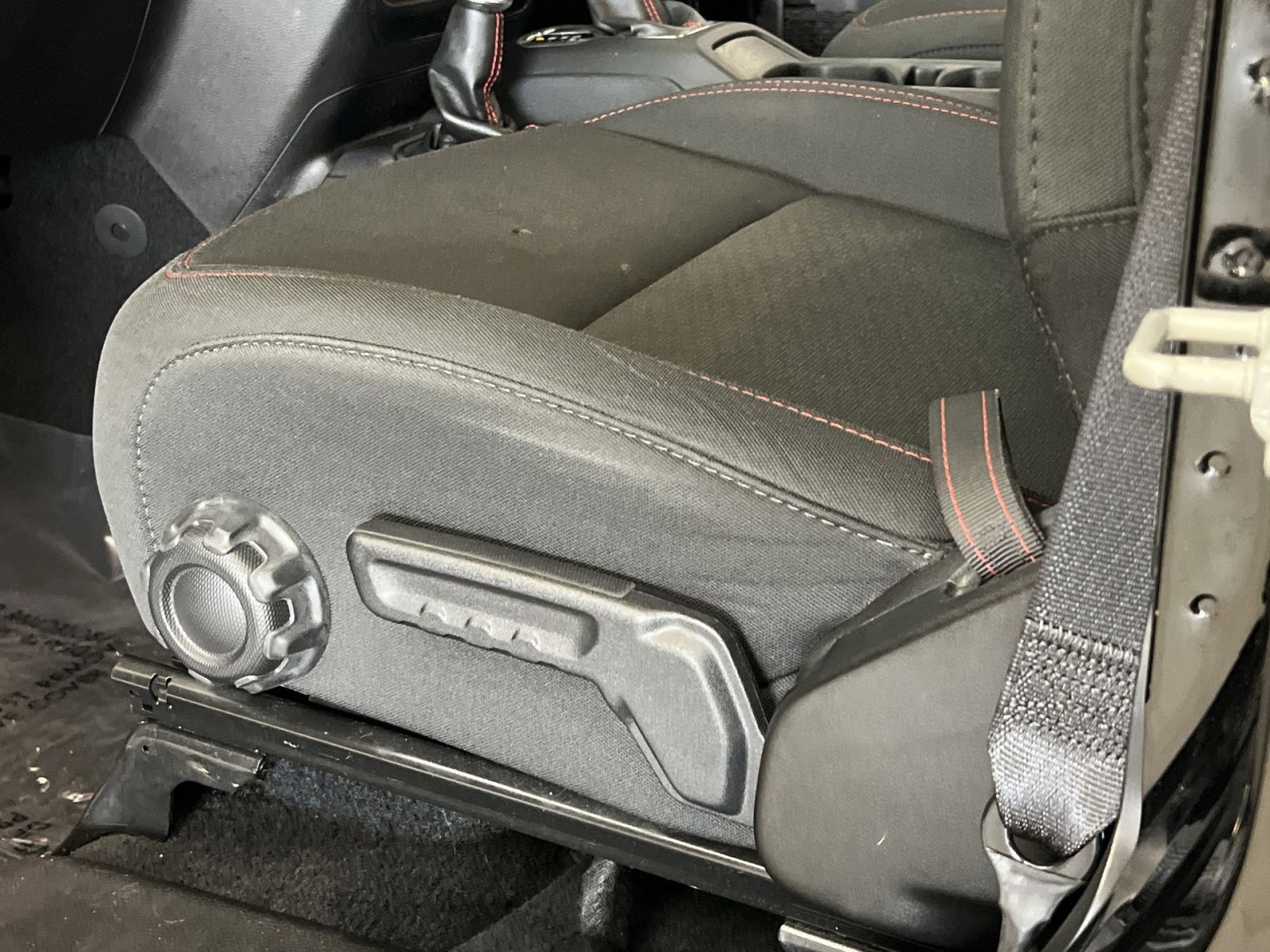 Used 2022 Jeep Wrangler Unlimited Rubicon w/ Cold Weather Group image 12