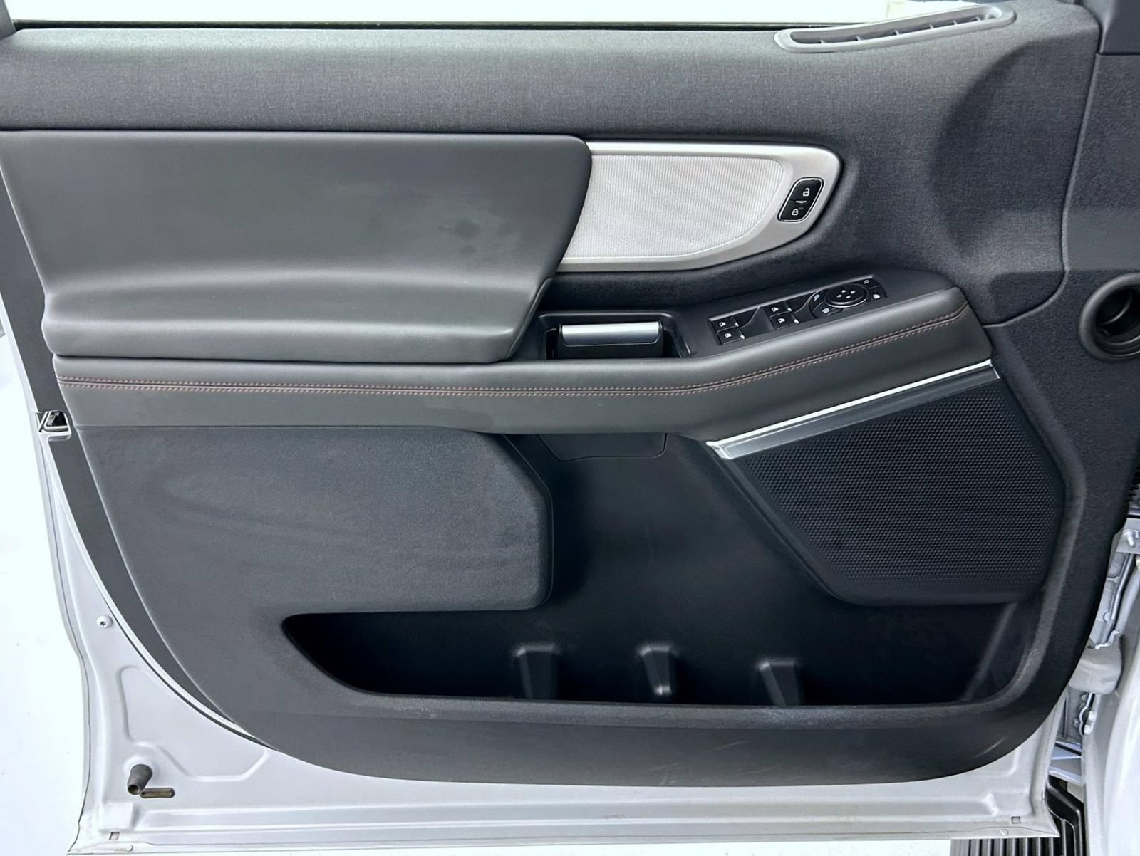 Used 2025 Ford Expedition Max Active AWD/4WD image 9