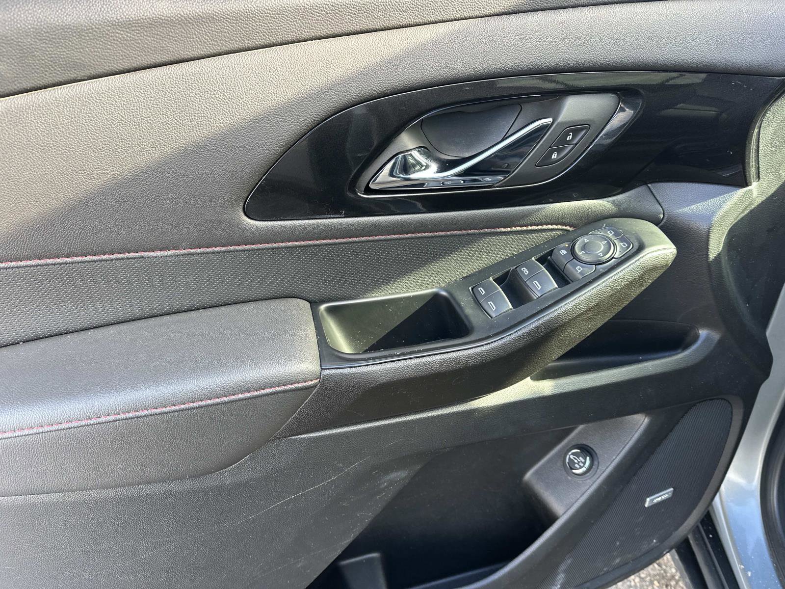 Used 2023 Chevrolet Traverse RS image 15