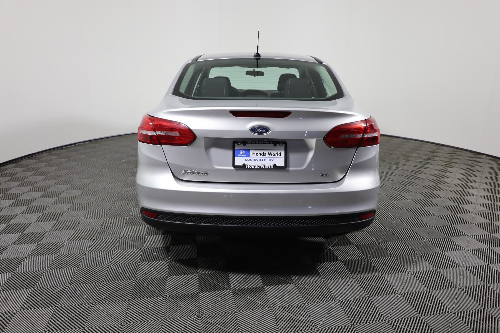 Used 2017 Ford Focus SE FWD image 6