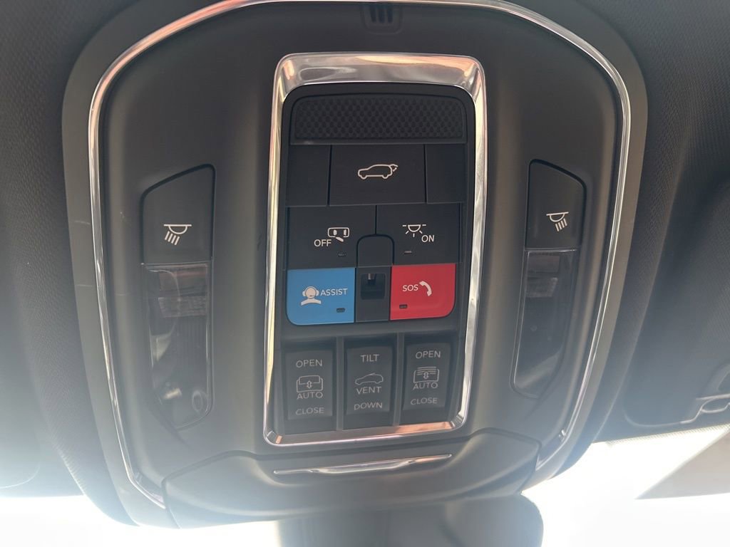 Used 2024 Jeep Grand Cherokee Limited image 35