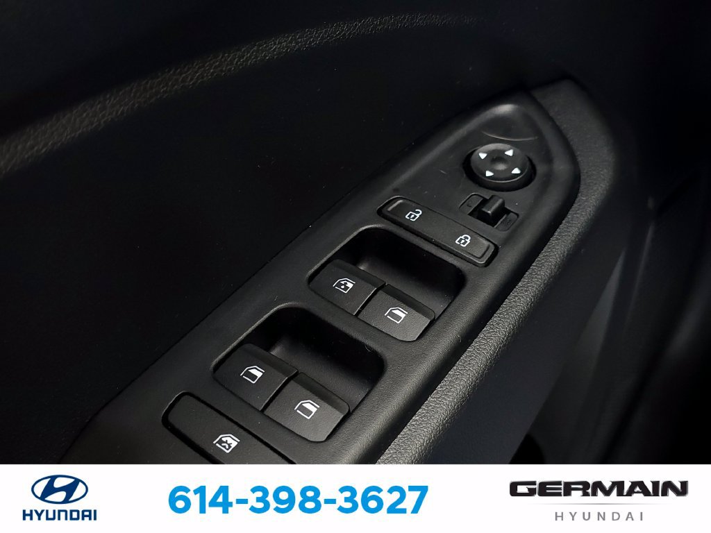 Used 2024 Hyundai Venue Limited FWD image 26