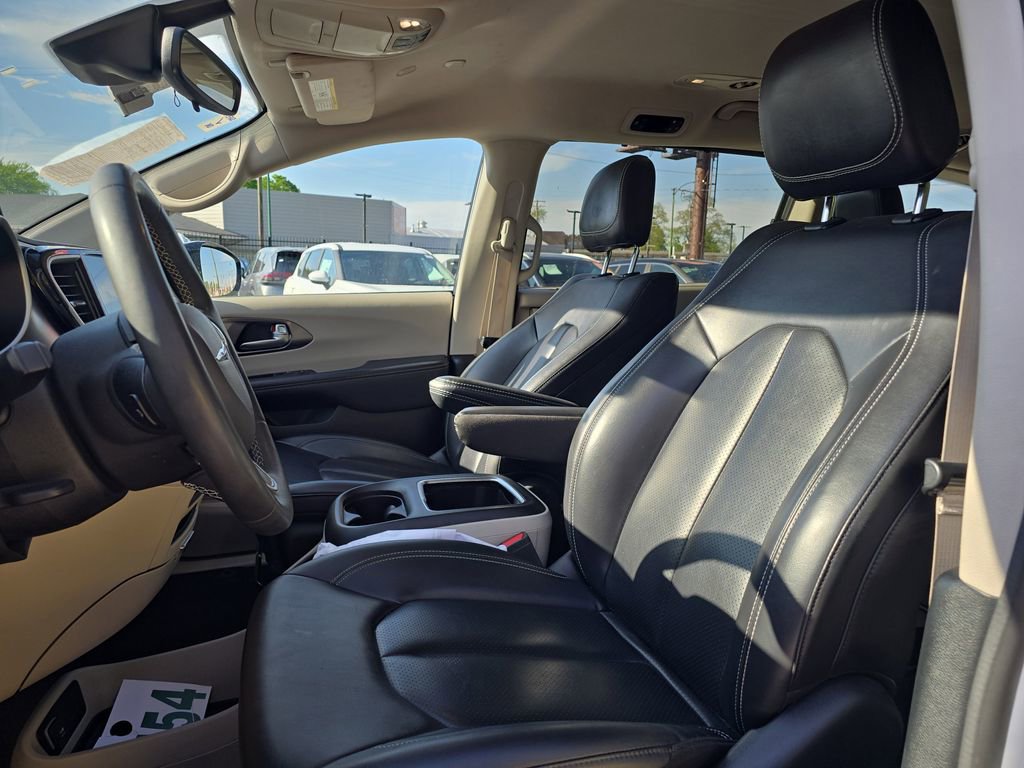 Used 2024 Chrysler Pacifica Touring-L FWD image 18