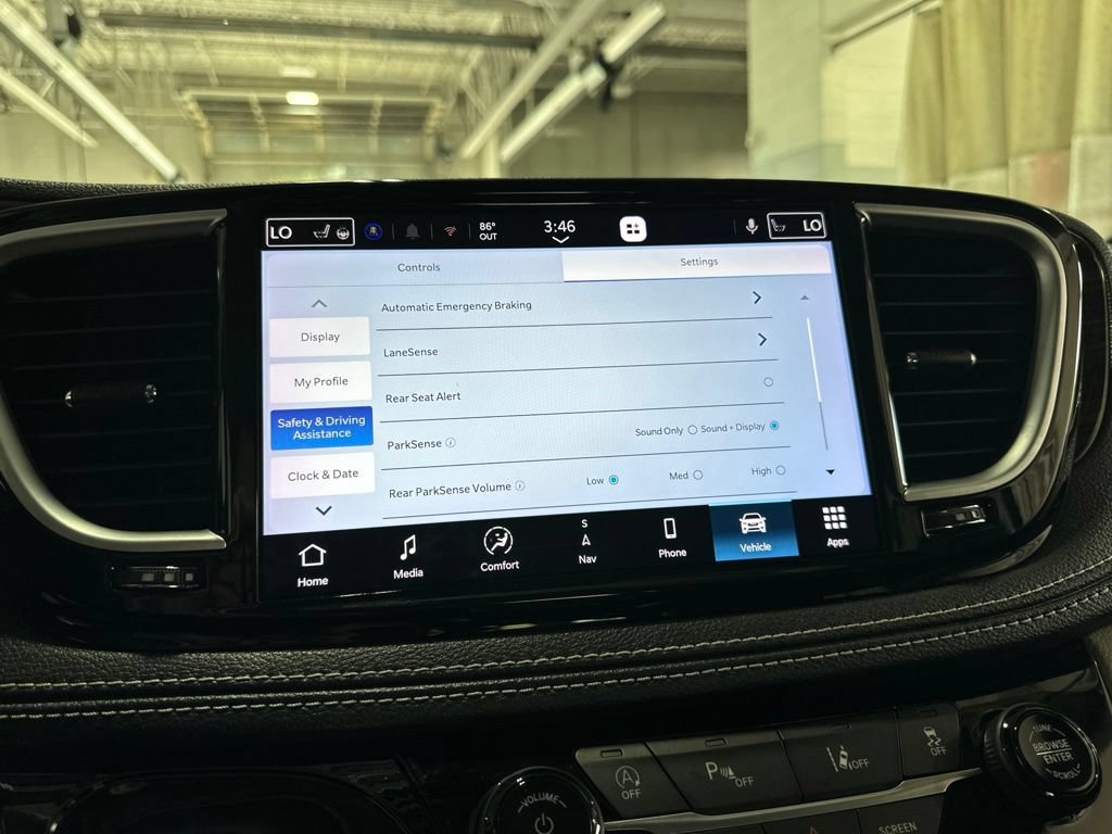 Used 2023 Chrysler Pacifica Limited FWD image 60